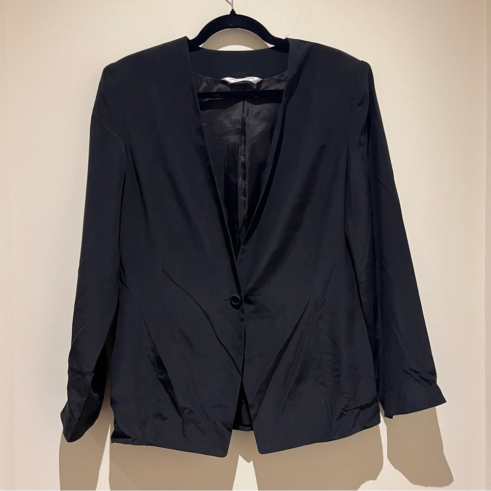 laura ashley 💯 silk minimalist  collarless single breasted blazer